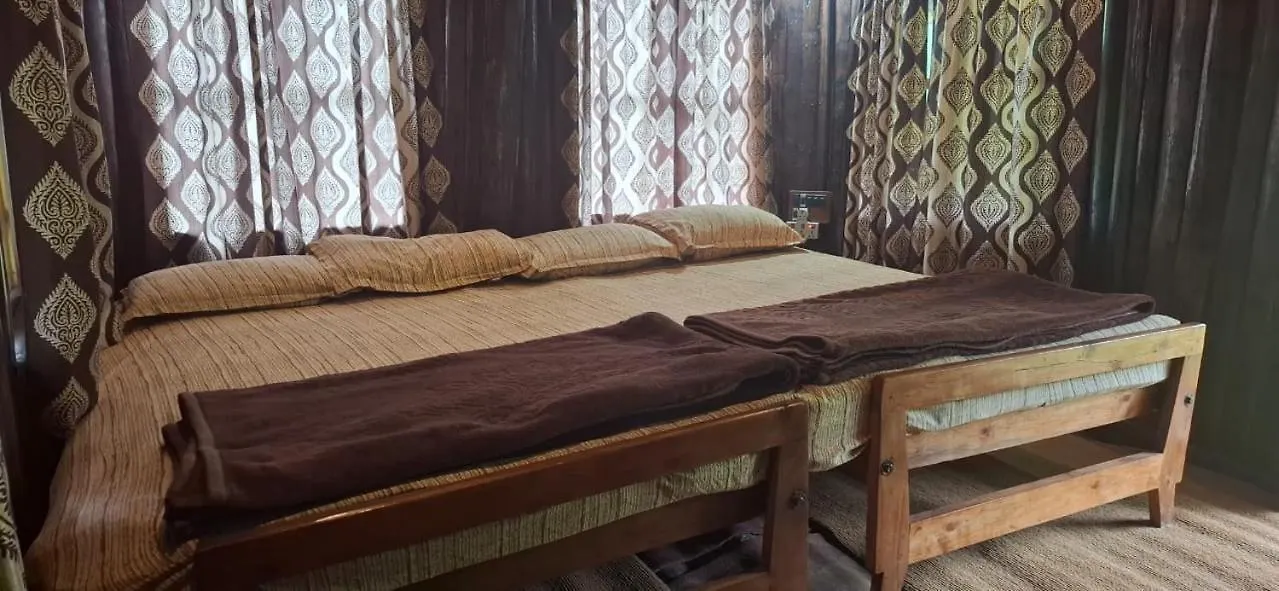 Escape Natural Farm Stay - Loghouse Kanthalloor Privatunterkunft